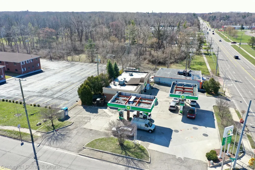 25160 LAHSER ROAD Southfield City, MI 48033
