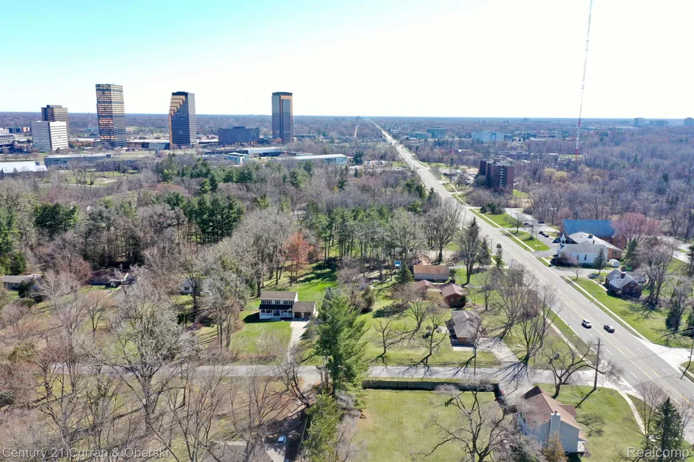 25160 LAHSER ROAD Southfield City, MI 48033