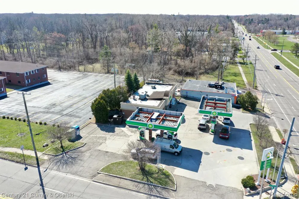 25160 LAHSER ROAD Southfield City, MI 48033