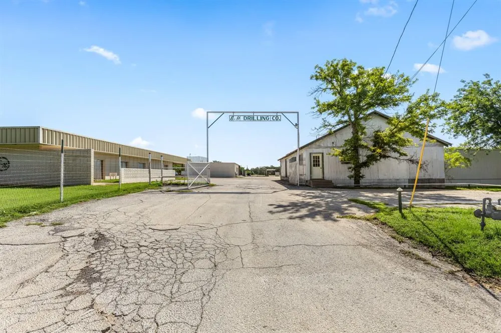 528 US Highway 380 W Graham, TX 76450