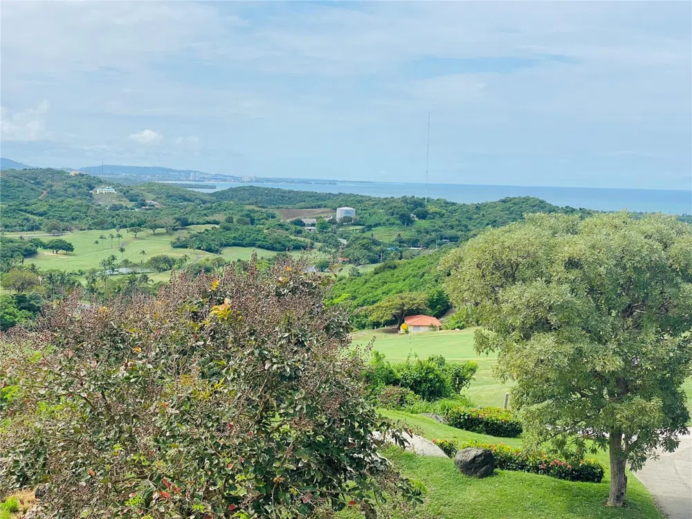 LAS CASITAS VILLAGE 1 1 AVE CONQUISTADOR #5393 Fajardo, PR 00738