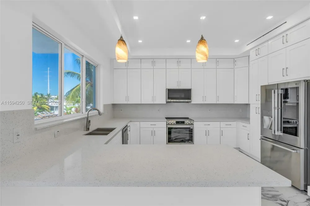 84 Coral Way Key Largo, FL 33037
