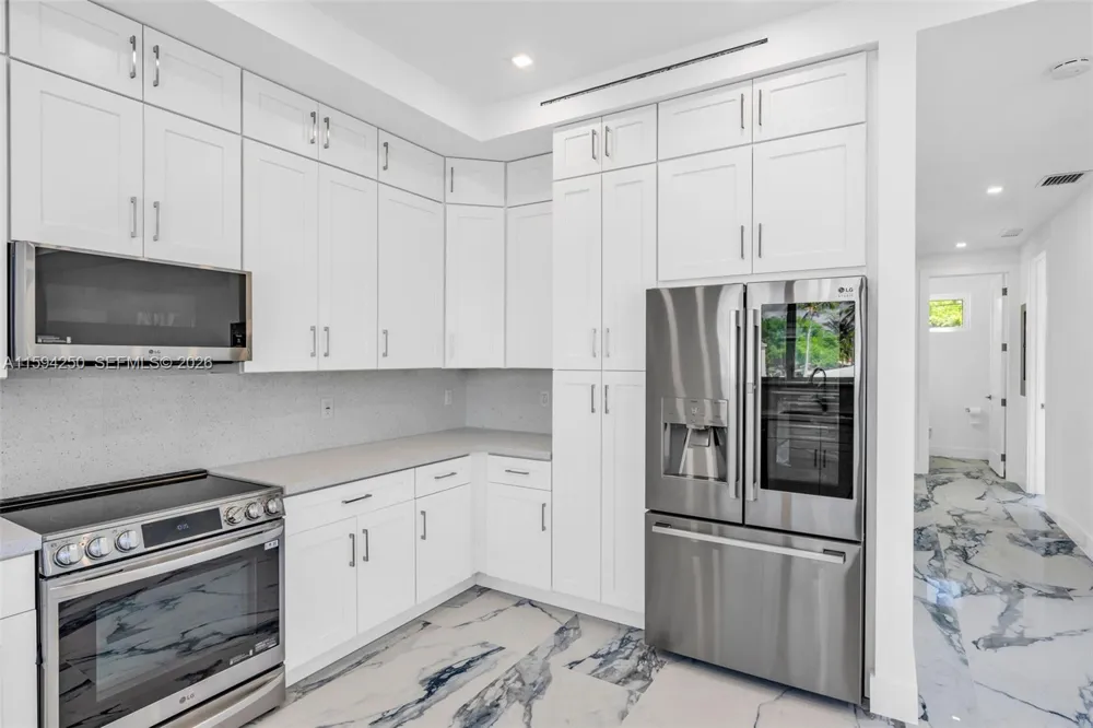 84 Coral Way Key Largo, FL 33037