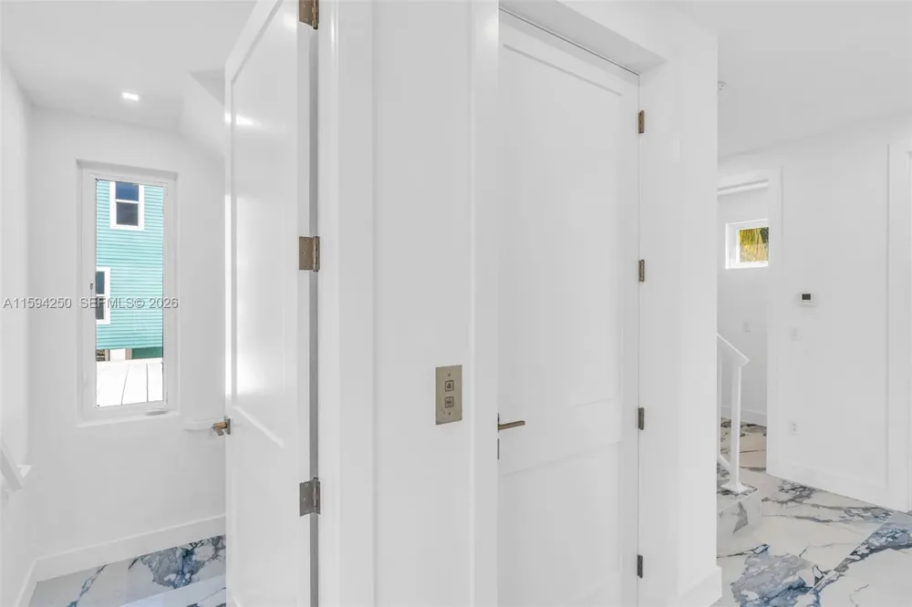 84 Coral Way Key Largo, FL 33037