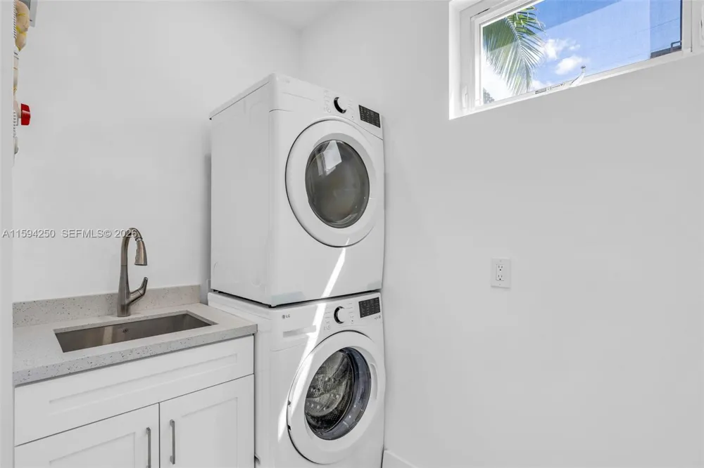 84 Coral Way Key Largo, FL 33037