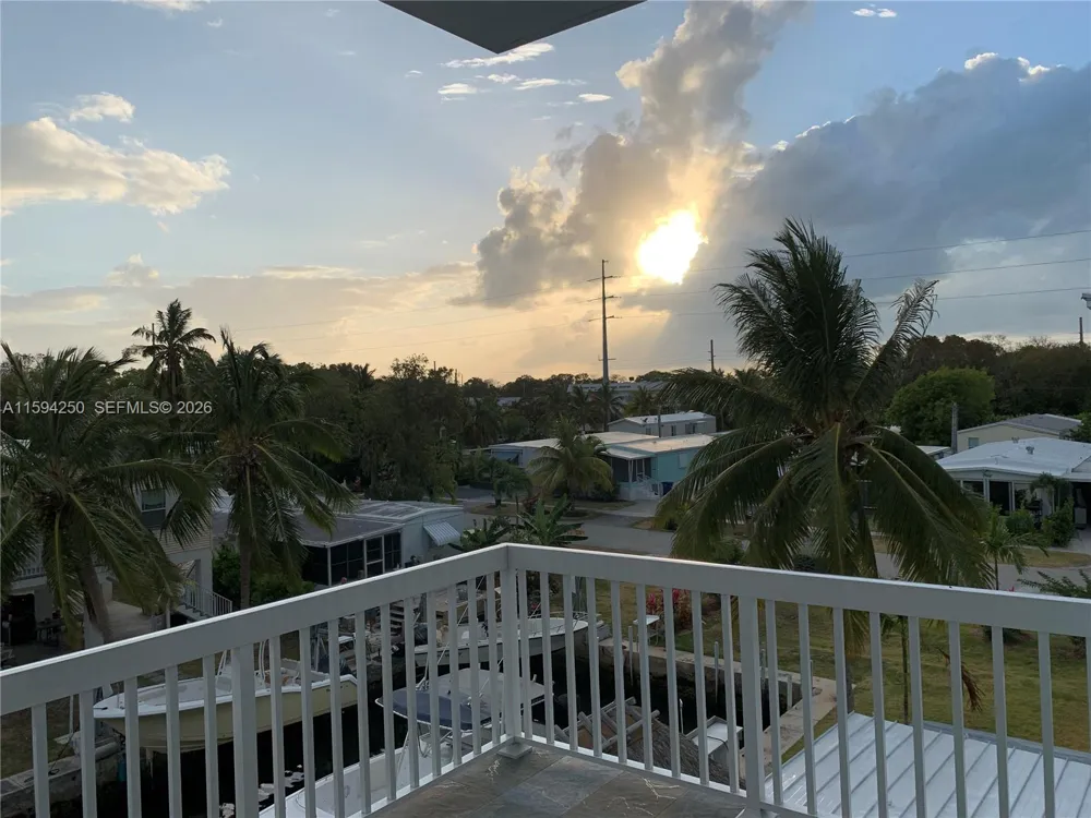 84 Coral Way Key Largo, FL 33037