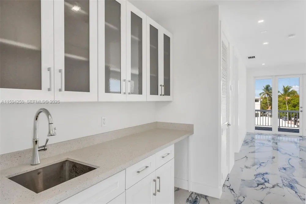 84 Coral Way Key Largo, FL 33037