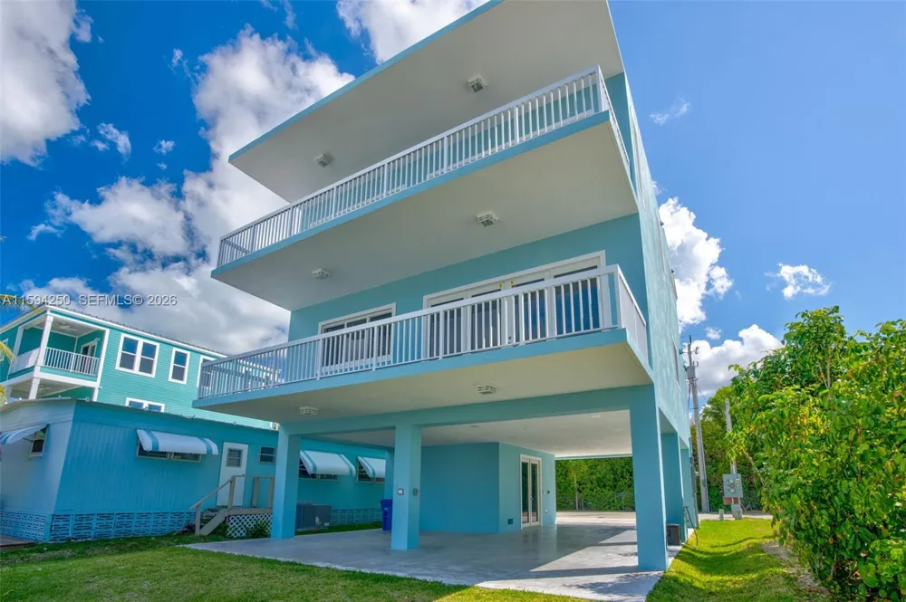 84 Coral Way Key Largo, FL 33037