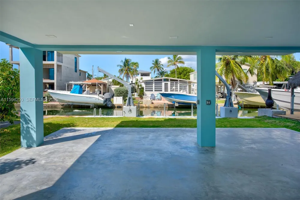 84 Coral Way Key Largo, FL 33037