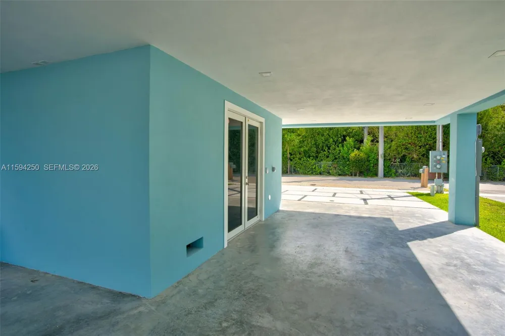 84 Coral Way Key Largo, FL 33037