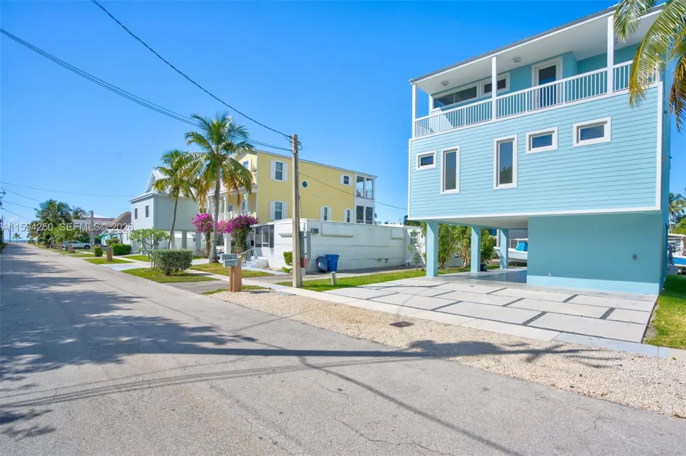 84 Coral Way Key Largo, FL 33037