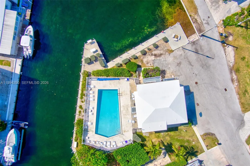 84 Coral Way Key Largo, FL 33037
