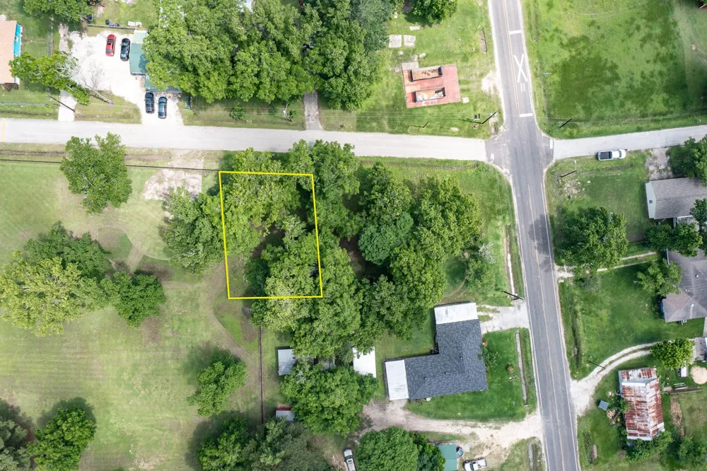 W Cormier - 0007 Street Ames, TX 77575