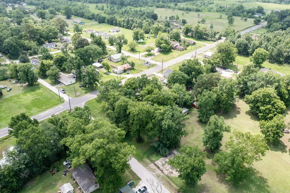 W Cormier - 0007 Street Ames, TX 77575