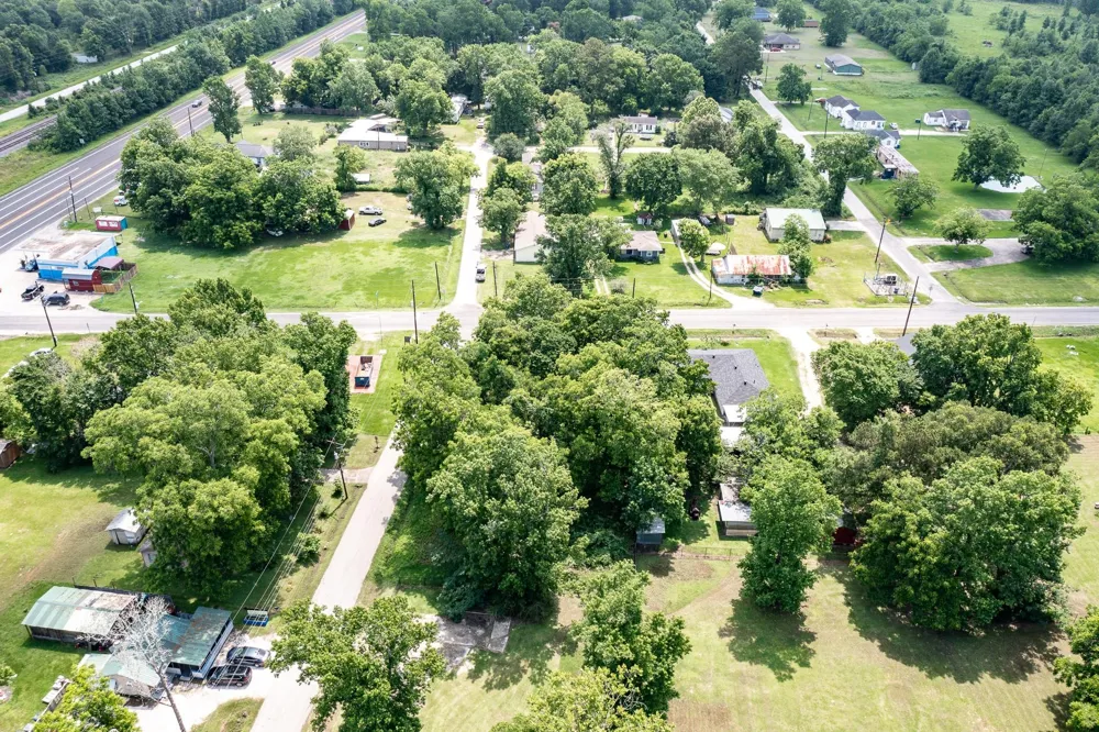 W Cormier - 0007 Street Ames, TX 77575