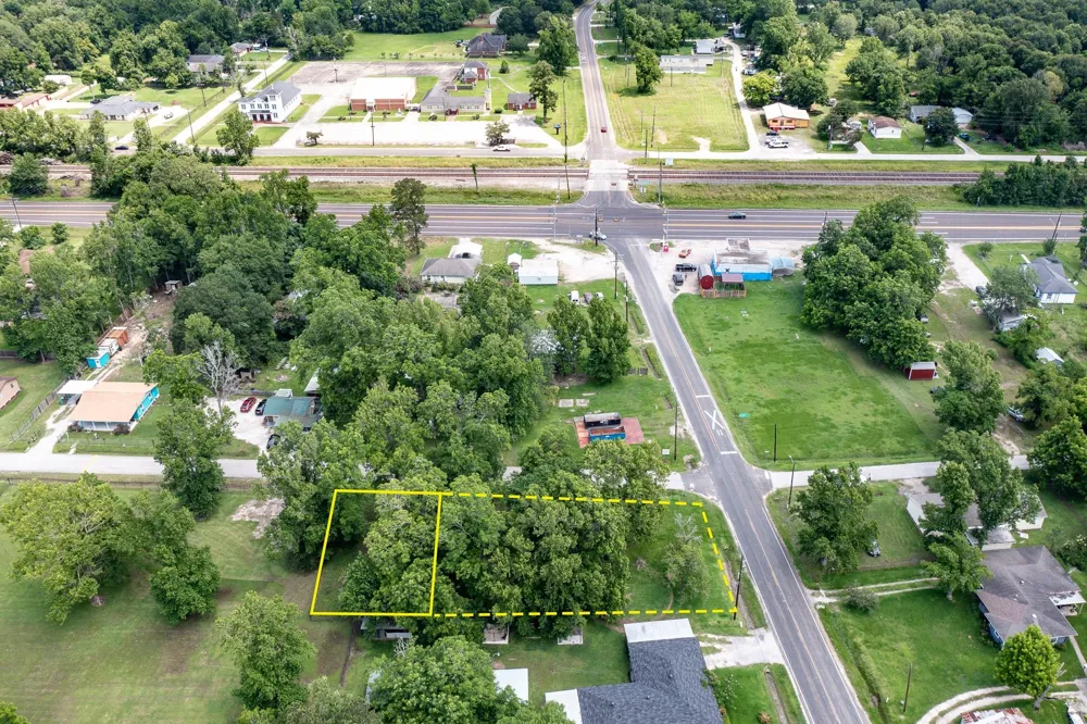W Cormier - 0007 Street Ames, TX 77575