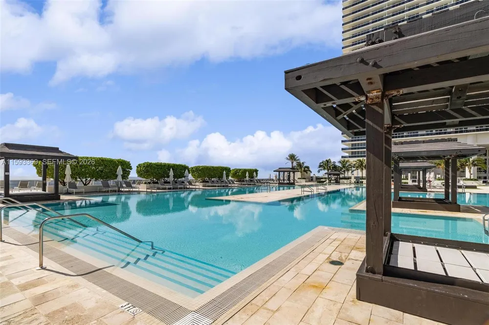 1800 S Ocean Dr #1401 Hallandale Beach, FL 33009