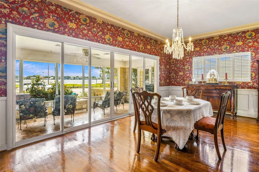 803 BAYSHORE BOULEVARD Tampa, FL 33606