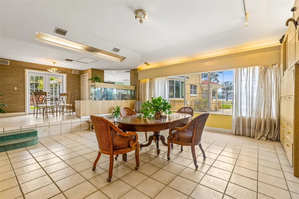 803 BAYSHORE BOULEVARD Tampa, FL 33606