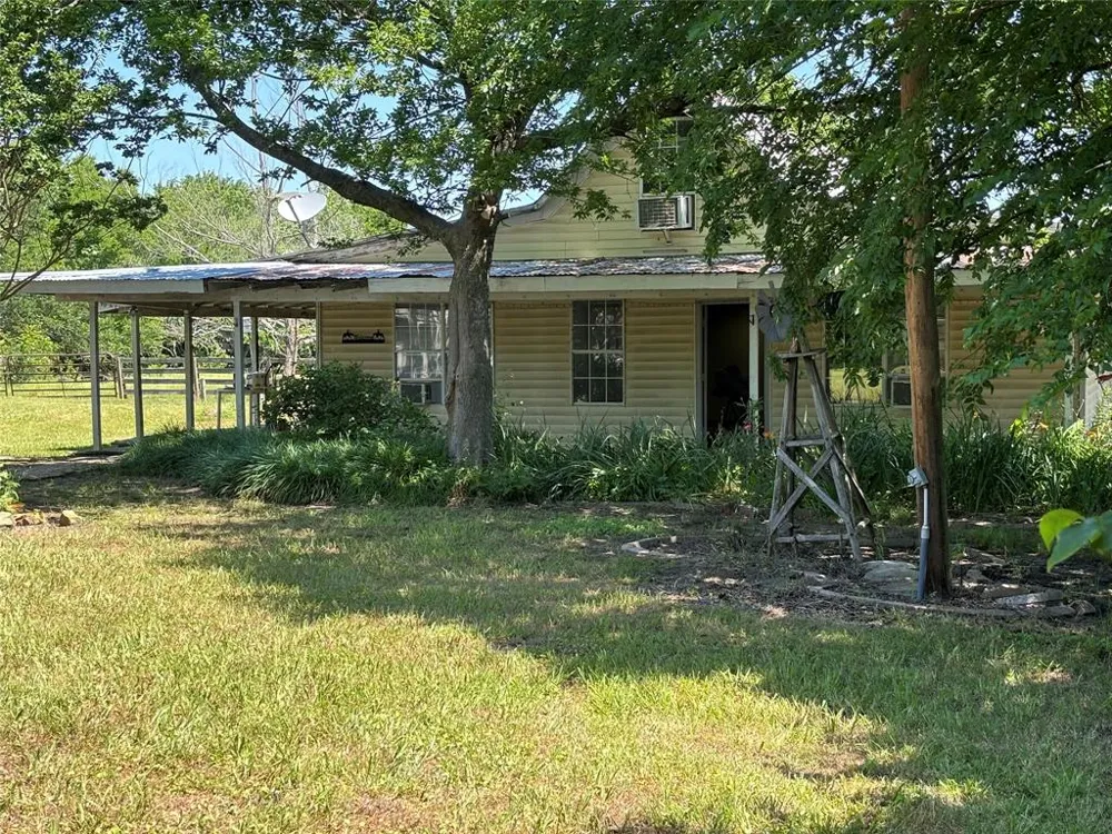 2516 County Road 1017 Wolfe City, TX 75423