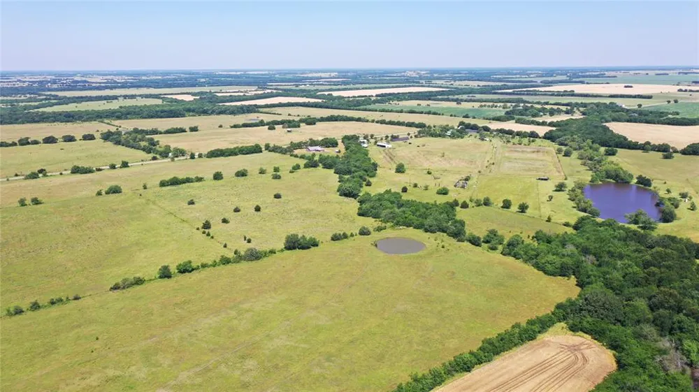 2516 County Road 1017 Wolfe City, TX 75423