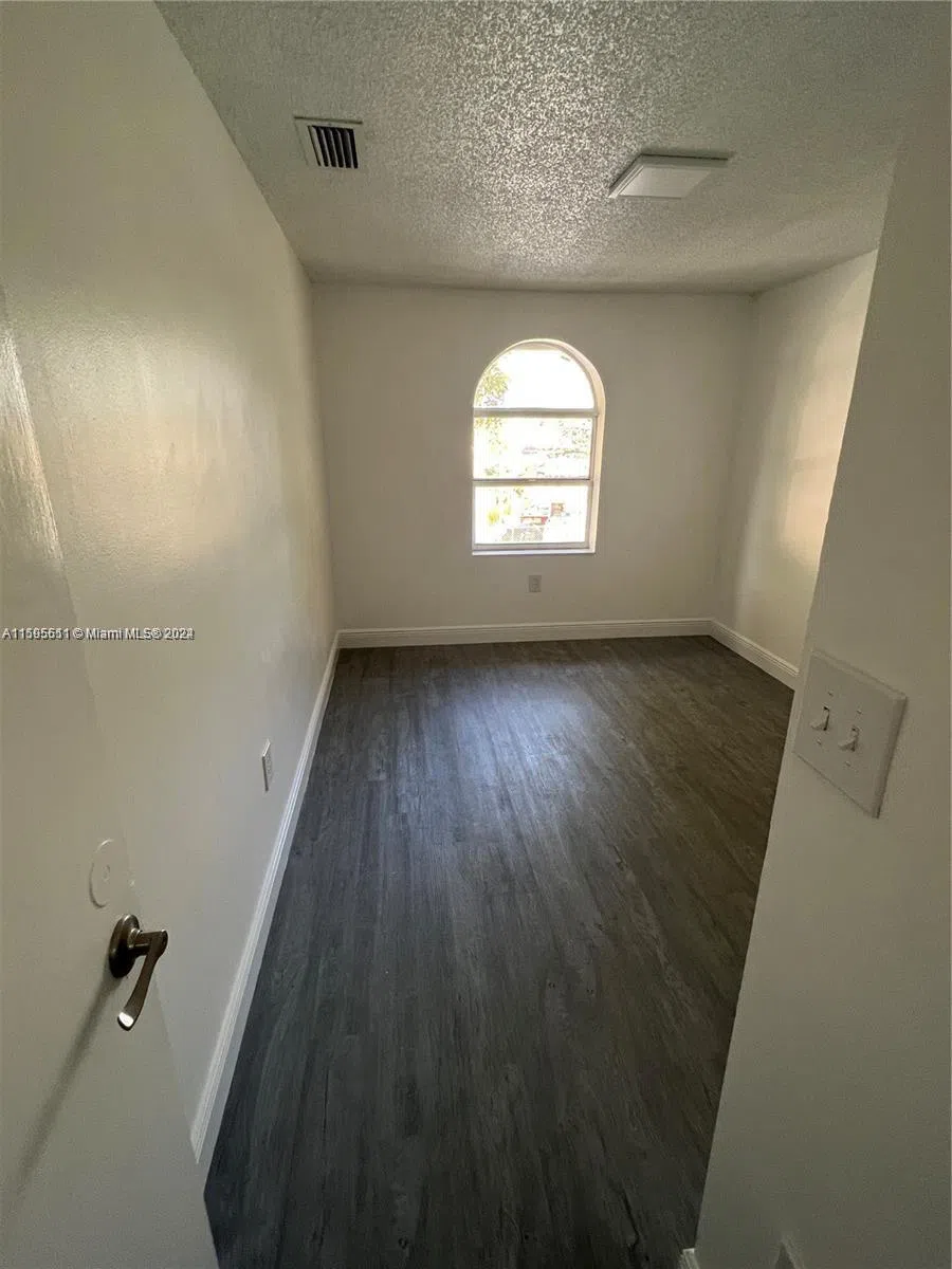 2050 SW 122nd Ave #22 Miami, FL 33175