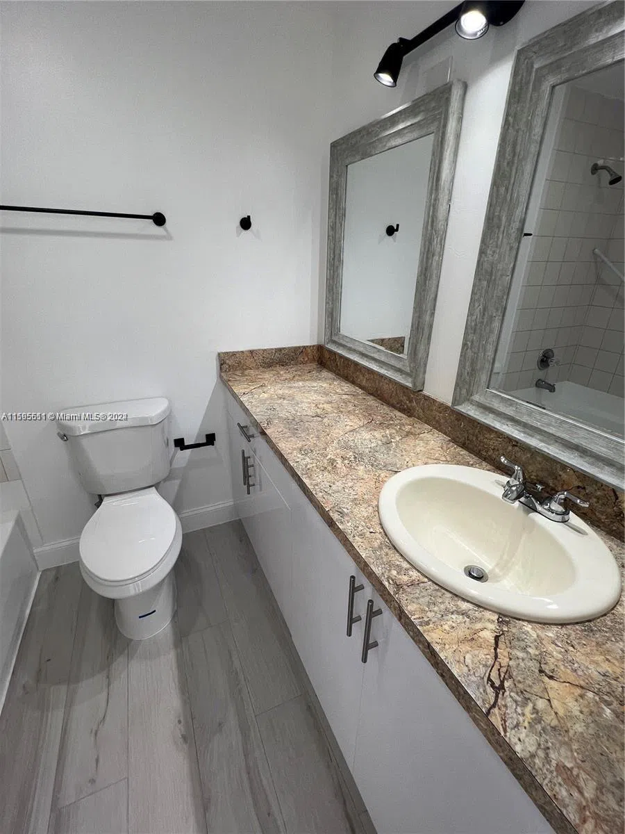 2050 SW 122nd Ave #22 Miami, FL 33175