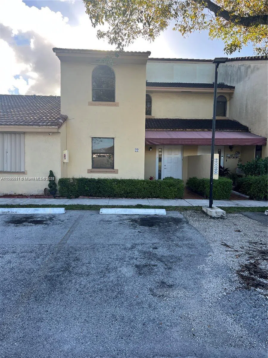 2050 SW 122nd Ave #22 Miami, FL 33175