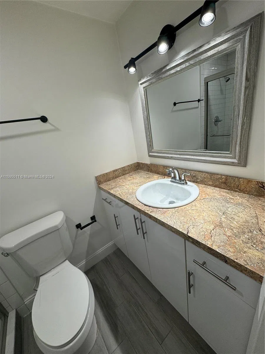2050 SW 122nd Ave #22 Miami, FL 33175