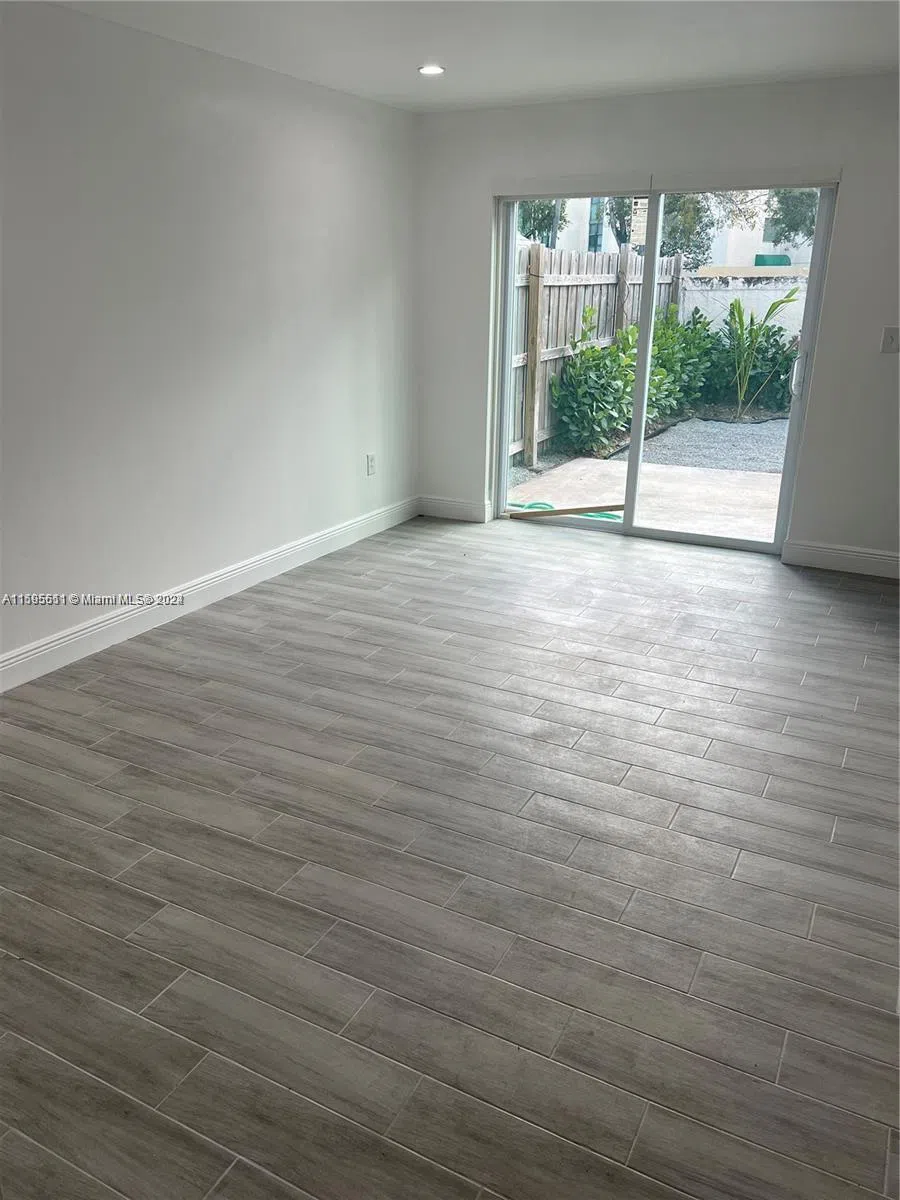 2050 SW 122nd Ave #22 Miami, FL 33175