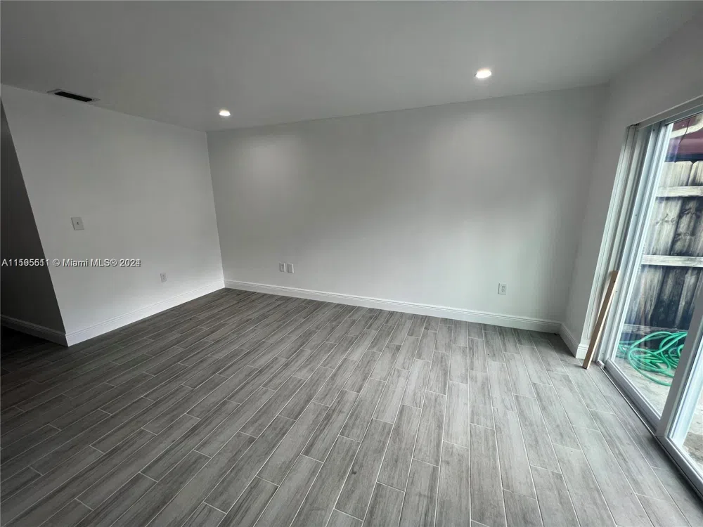2050 SW 122nd Ave #22 Miami, FL 33175