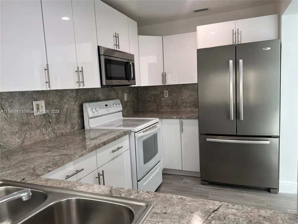 2050 SW 122nd Ave #22 Miami, FL 33175