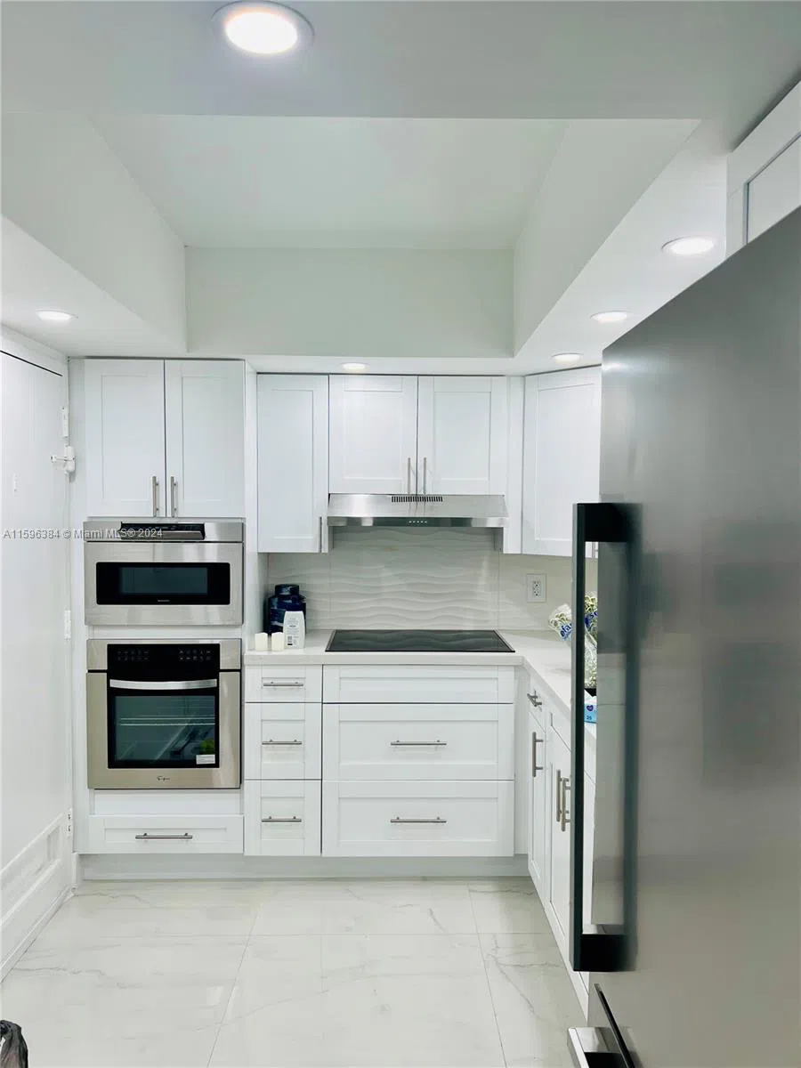 400 Kings Point Dr #307 Sunny Isles Beach, FL 33160