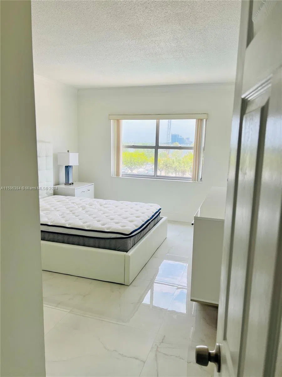 400 Kings Point Dr #307 Sunny Isles Beach, FL 33160