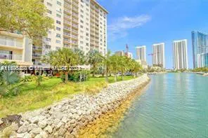 400 Kings Point Dr #307 Sunny Isles Beach, FL 33160