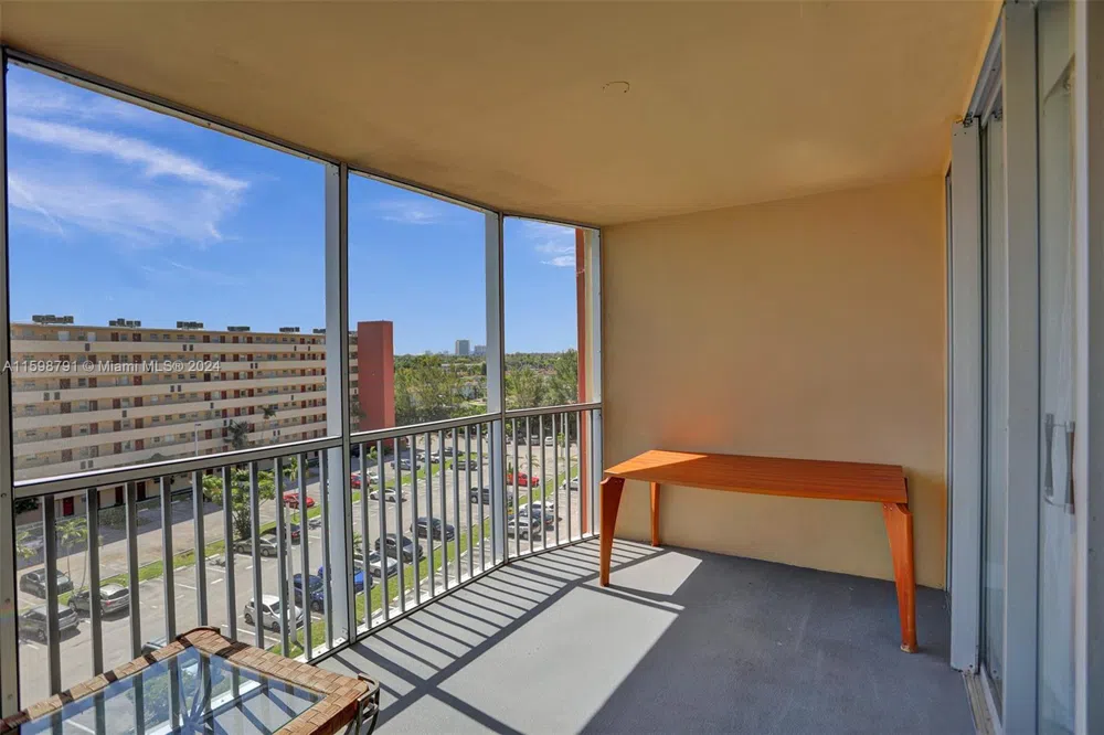 1770 NE 191st St #716-1 Miami, FL 33179