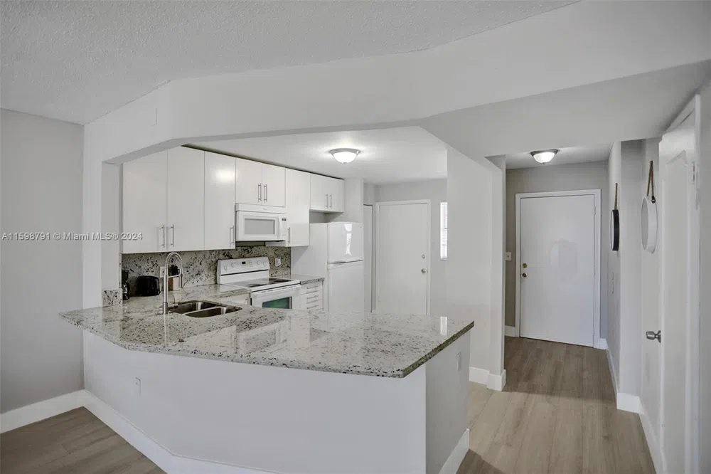 1770 NE 191st St #716-1 Miami, FL 33179