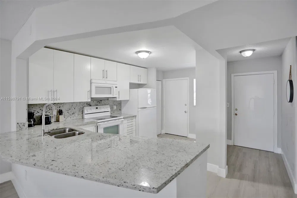1770 NE 191st St #716-1 Miami, FL 33179