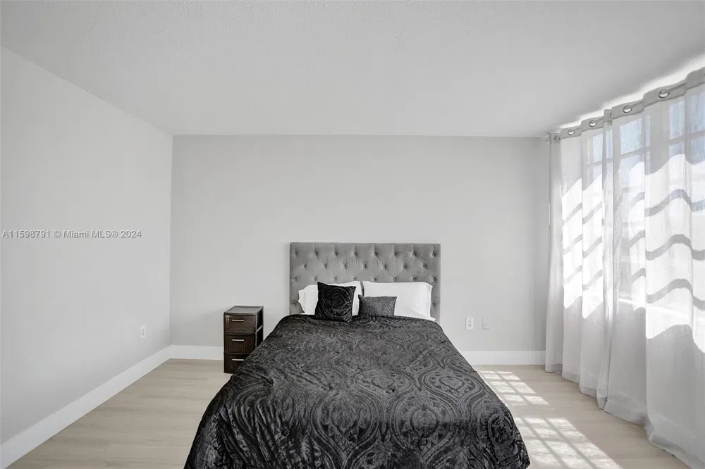 1770 NE 191st St #716-1 Miami, FL 33179