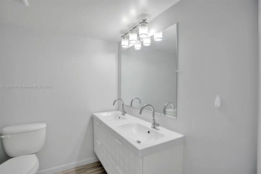 1770 NE 191st St #716-1 Miami, FL 33179