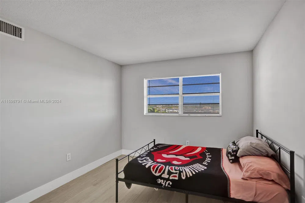 1770 NE 191st St #716-1 Miami, FL 33179