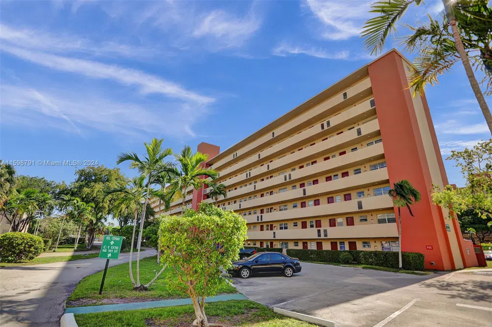 1770 NE 191st St #716-1 Miami, FL 33179