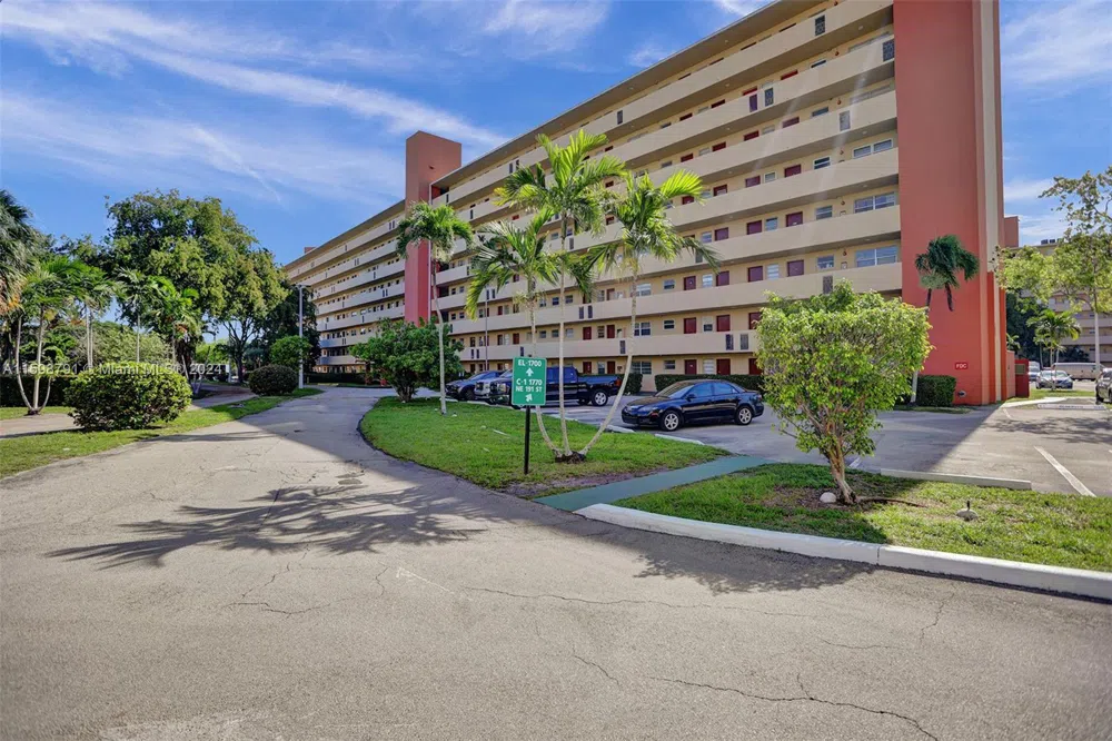 1770 NE 191st St #716-1 Miami, FL 33179