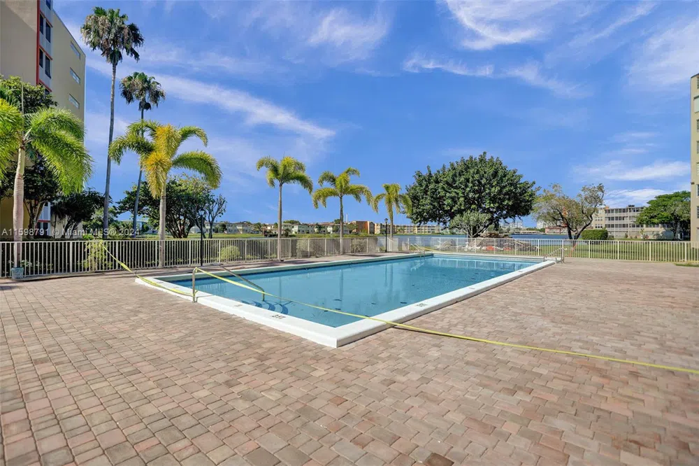 1770 NE 191st St #716-1 Miami, FL 33179