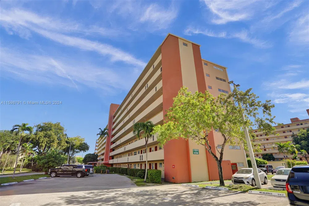 1770 NE 191st St #716-1 Miami, FL 33179