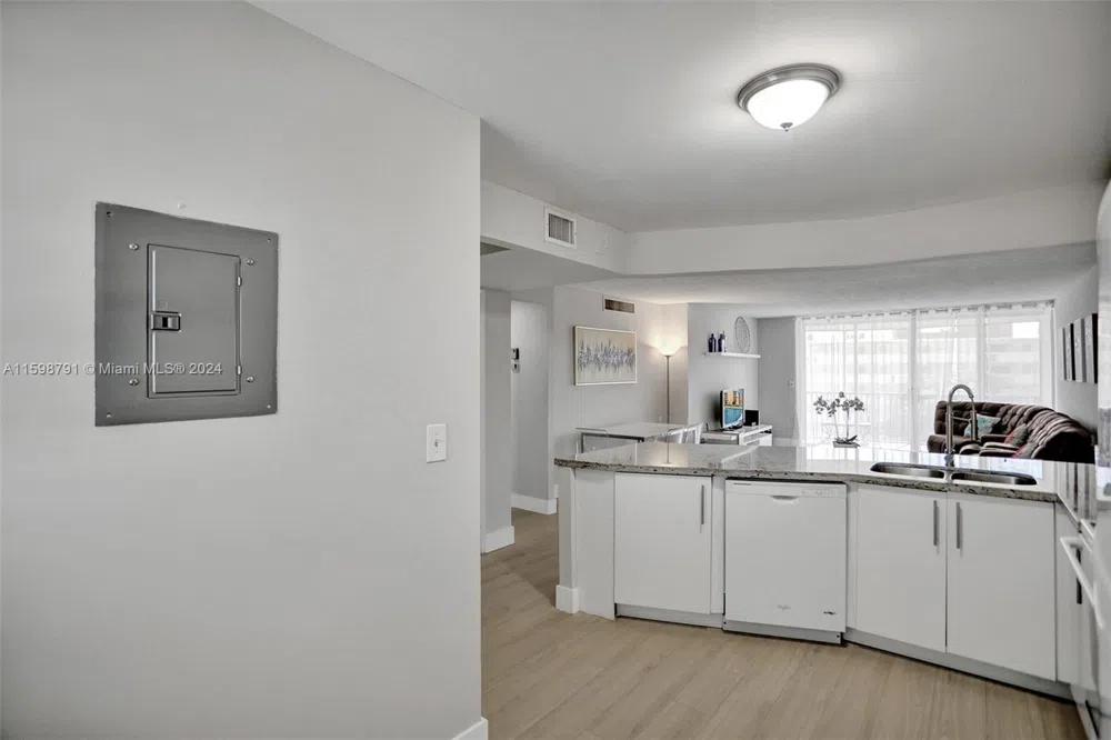 1770 NE 191st St #716-1 Miami, FL 33179