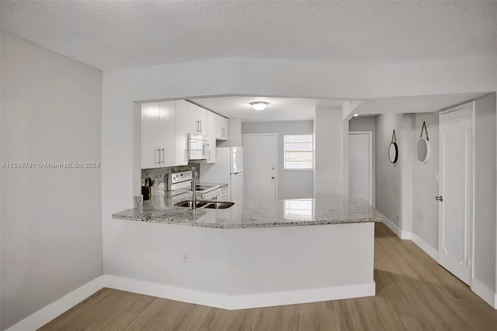 1770 NE 191st St #716-1 Miami, FL 33179