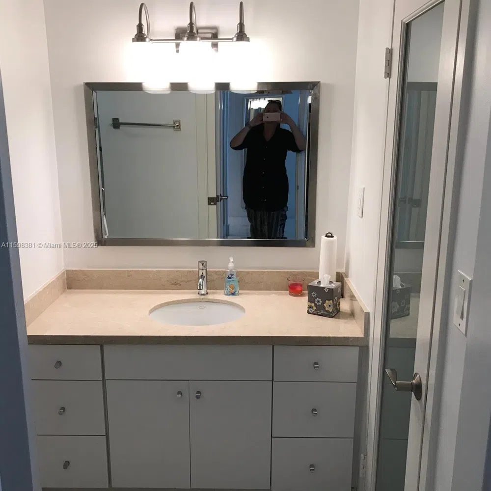100 Lincoln Rd #808 Miami Beach, FL 33139
