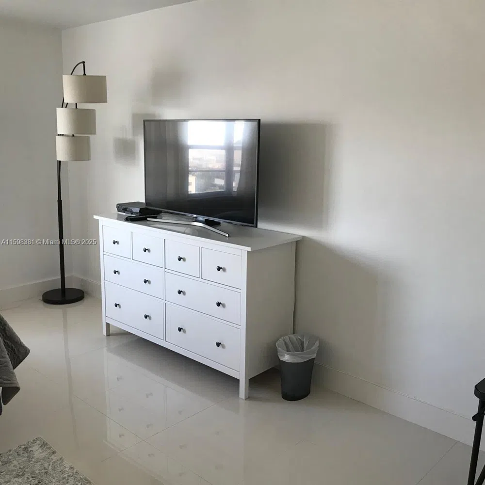 100 Lincoln Rd #808 Miami Beach, FL 33139