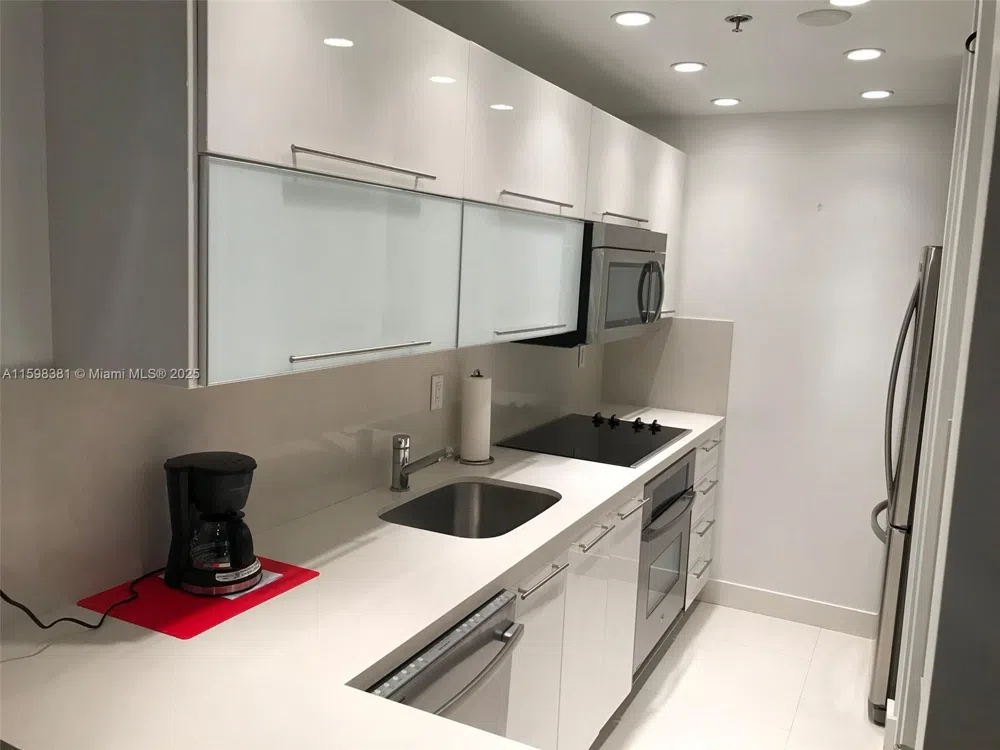 100 Lincoln Rd #808 Miami Beach, FL 33139